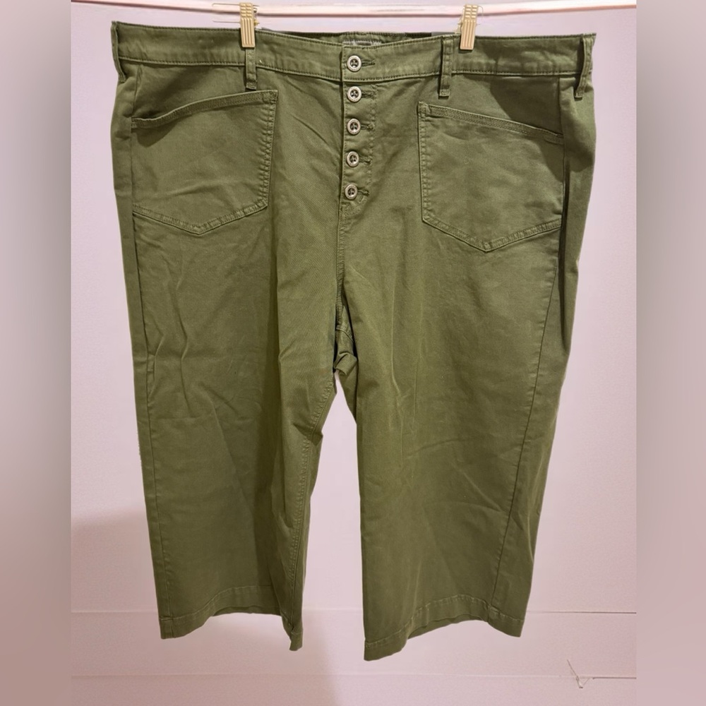 Torrid Deep Green Wide Leg Capri Pants Size 26